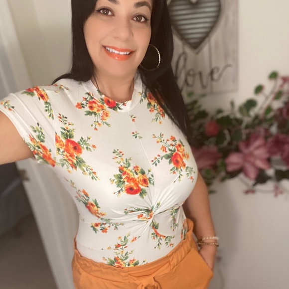 👜Ivory Floral Print Soft Bodysuit - Picture 2 of 9